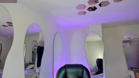 Alisson online show from November 30, 2025, 10:19 am