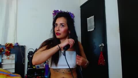 Snapshot of allyson_collins_ chatting on February 26, 2025, 7:38 pm Allyson collins online show from February 26, 2025, 7:38 pm