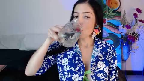 Snapshot of alma_art_ chatting on November 25, 2025, 3:23 pm alma_art_ online show from November 25, 2025, 3:23 pm