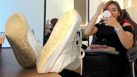 ALMA FENIX  online show from October 31, 2025, 12:50 pm