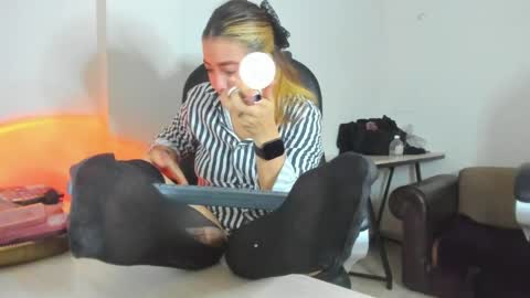 ALMA FENIX  online show from April 1, 2026, 2:47 pm