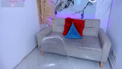 almalopez_ online show from November 26, 2025, 1:45 pm