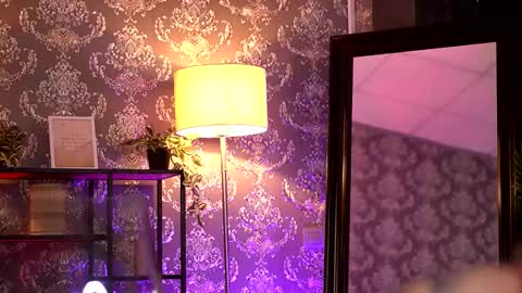 Snapshot of almavelia chatting on November 13, 2025, 7:24 pm Alma online show from November 13, 2025, 7:24 pm