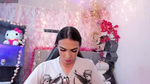 Snapshot of almazz_ chatting on May 4, 2026, 8:27 pm Santy online show from May 4, 2026, 8:27 pm