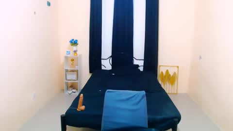 Snapshot of almirablont13 chatting on October 26, 2025, 12:27 am Almira online show from October 26, 2025, 12:27 am