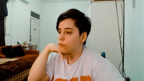 Almond online show from October 9, 2025, 10:30 pm