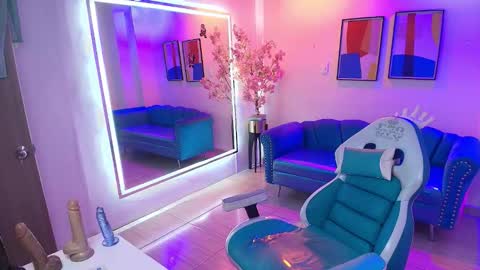 Alondra  online show from January 6, 2026, 3:43 am