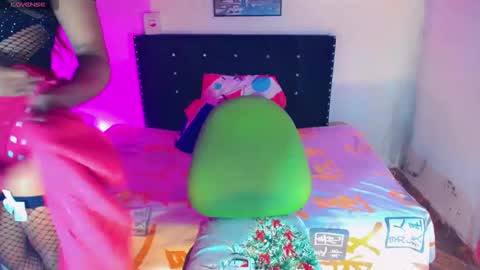 alondragill_ online show from May 16, 2026, 3:36 am