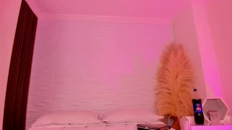 ALONDRA CUTE online show from April 17, 2026, 4:37 am