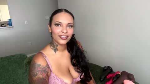 alongcamelexy online show from October 14, 2025, 3:24 pm