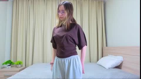 Alorenna online show from March 19, 2026, 3:27 pm