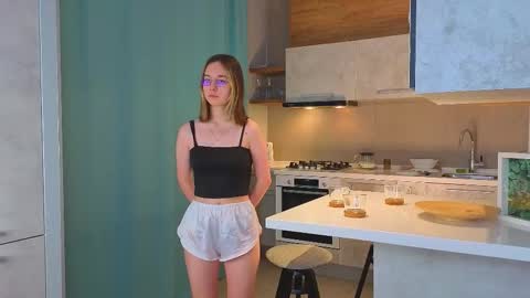 Snapshot of alorianna chatting on December 17, 2025, 4:13 pm Alorena online show from December 17, 2025, 4:13 pm