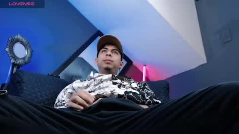 alpha_latino_ online show from May 21, 2026, 7:26 am