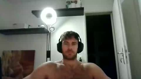 alphah_hunk online show from November 19, 2025, 9:37 pm
