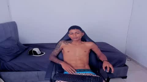 Snapshot of alphas_latins chatting on April 29, 2026, 11:00 pm alphas_latins online show from April 29, 2026, 11:00 pm