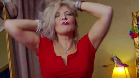 Alura Jenson online show from November 12, 2025, 9:03 pm