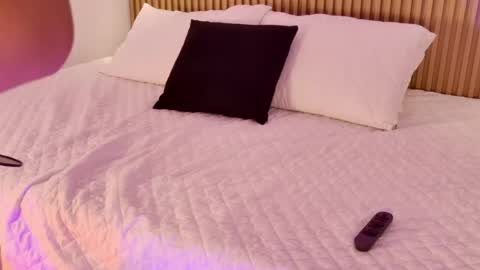 aly_leee online show from April 14, 2026, 12:00 pm
