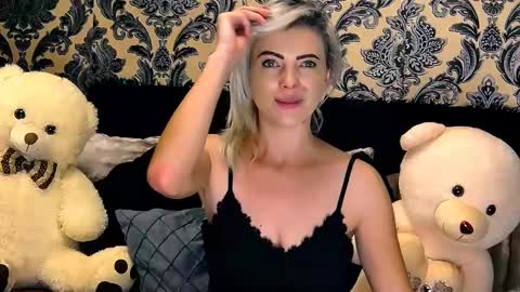 Snapshot of alyblonde chatting on December 7, 2024, 12:13 pm aly online show from December 7, 2024, 12:13 pm