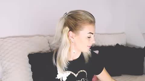 Snapshot of alyblonde chatting on November 6, 2025, 10:05 am aly online show from November 6, 2025, 10:05 am