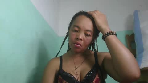 Snapshot of alypierette chatting on April 20, 2026, 8:17 am alypierette online show from April 20, 2026, 8:17 am