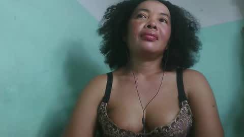 Snapshot of alypierette chatting on May 12, 2026, 5:54 pm alypierette online show from May 12, 2026, 5:54 pm