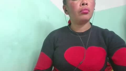 Snapshot of alypierette chatting on May 18, 2026, 4:57 pm alypierette online show from May 18, 2026, 4:57 pm