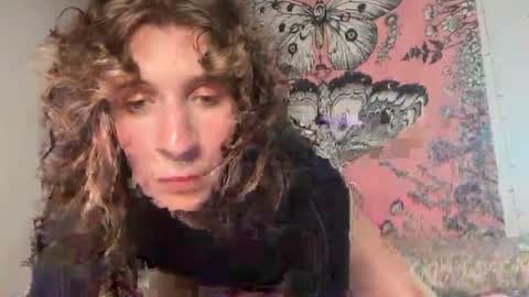 Snapshot of alyssa_luxx chatting on April 29, 2026, 10:27 pm Alyssa online show from April 29, 2026, 10:27 pm
