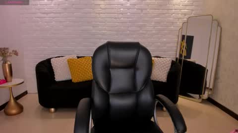 Aly  online show from November 8, 2025, 11:21 am