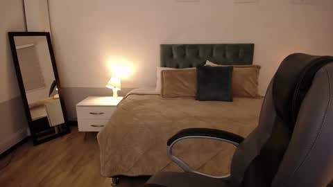 Snapshot of alyssia_wolds_1 chatting on January 21, 2025, 12:39 pm alyssia wolds online show from January 21, 2025, 12:39 pm