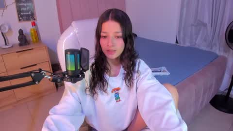 Snapshot of amaia_daniells chatting on February 7, 2025, 4:06 am B I A N C A online show from February 7, 2025, 4:06 am