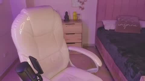 Snapshot of amaia_daniells chatting on September 24, 2025, 3:32 am B I A N C A online show from September 24, 2025, 3:32 am