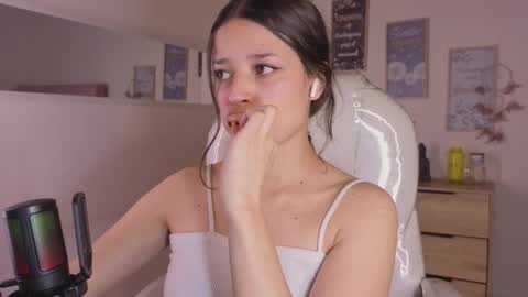 Snapshot of amaia_daniells chatting on October 21, 2025, 3:18 am B I A N C A online show from October 21, 2025, 3:18 am