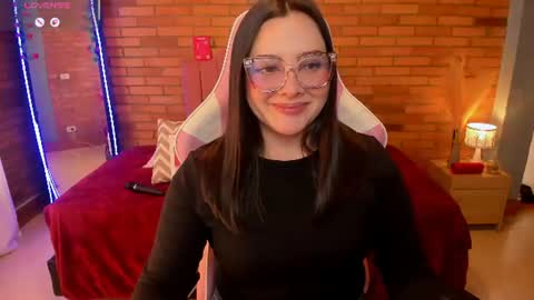 Snapshot of amaia_monet chatting on June 15, 2026, 3:25 pm Hi Im AmaiaHelp me reach 100 likes online show from June 15, 2026, 3:25 pm