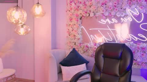 Amaia Haywood online show from December 5, 2025, 5:27 am