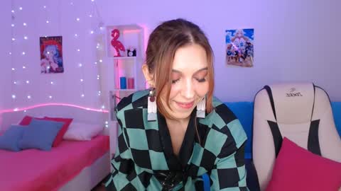 Snapshot of amala_lee chatting on December 6, 2024, 6:15 am Alice online show from December 6, 2024, 6:15 am