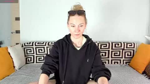 Snapshot of amalia_mio chatting on April 29, 2026, 8:51 am Amalia online show from April 29, 2026, 8:51 am