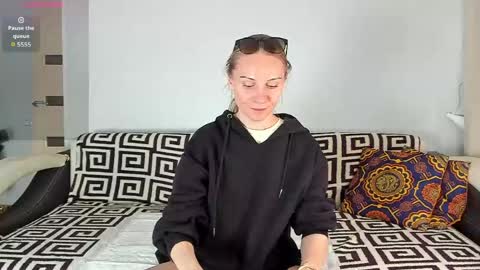Snapshot of amalia_mio chatting on May 2, 2026, 9:03 am Amalia online show from May 2, 2026, 9:03 am