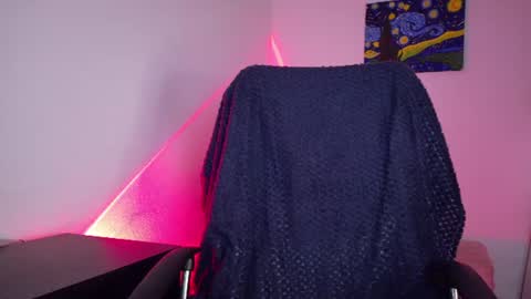 Snapshot of amalia_rosse_ chatting on June 18, 2026, 11:42 pm Amalia Im Back See you soon this January 7 at 10 pm Colombia time online show from June 18, 2026, 11:42 pm