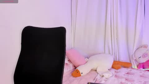 Amalia    real MIA  online show from February 21, 2025, 6:51 am