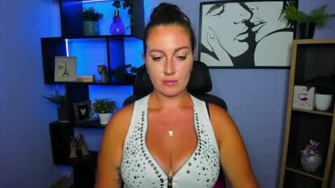 Snapshot of amanda_burn chatting on August 4, 2026, 1:25 pm Amanda online show from August 4, 2026, 1:25 pm