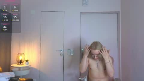 Snapshot of amanda_butlerr chatting on June 3, 2026, 2:33 pm Hi im Amanda online show from June 3, 2026, 2:33 pm
