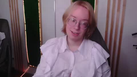 Snapshot of amanda_butlerr chatting on June 13, 2026, 2:04 pm Hi im Amanda online show from June 13, 2026, 2:04 pm