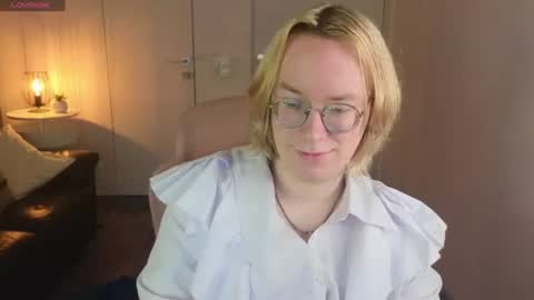 Snapshot of amanda_butlerr chatting on July 4, 2026, 1:50 pm Hi im Amanda online show from July 4, 2026, 1:50 pm
