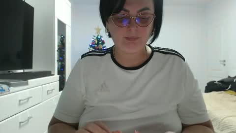 Snapshot of amanda_muller5 chatting on December 17, 2025, 9:32 pm Anda .. online show from December 17, 2025, 9:32 pm