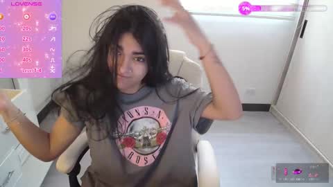 Snapshot of amara_silk chatting on February 14, 2026, 2:58 pm amara_silk online show from February 14, 2026, 2:58 pm