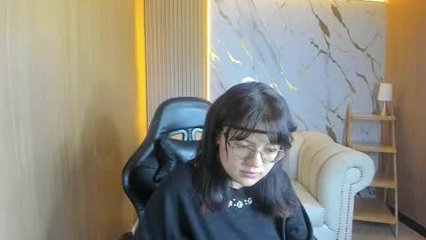 Snapshot of amara_tf chatting on April 15, 2026, 3:24 am amara online show from April 15, 2026, 3:24 am