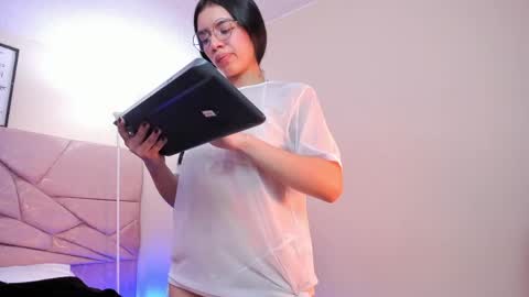 amara velle  online show from April 1, 2026, 1:41 pm