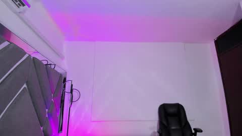 Snapshot of amaralewis chatting on May 15, 2026, 12:45 pm AMARA online show from May 15, 2026, 12:45 pm