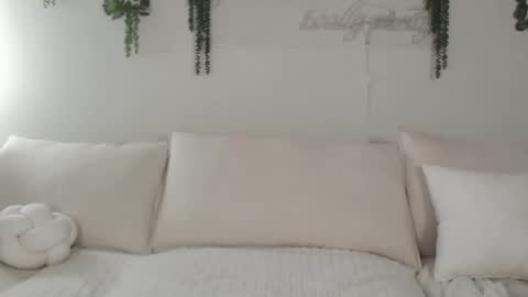 amaya_floress online show from November 27, 2025, 7:54 am