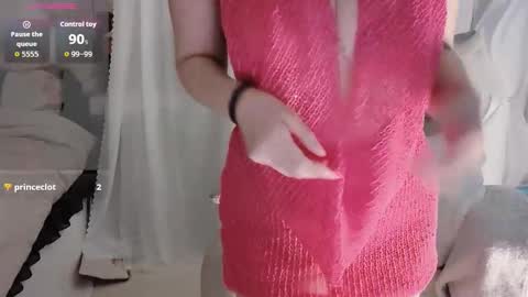 yooo online show from October 22, 2025, 2:06 pm